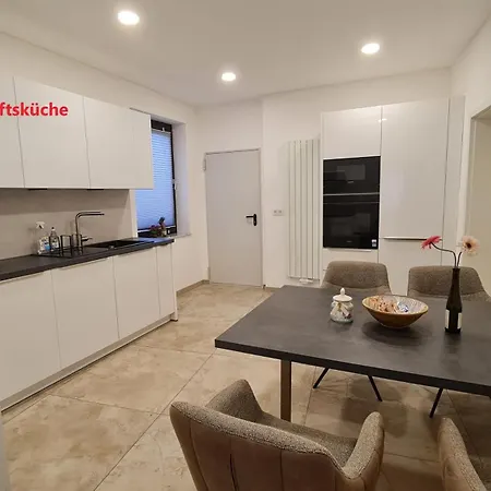 Gaestehaus 2c Oder 2d 게스트하우스 줄리흐