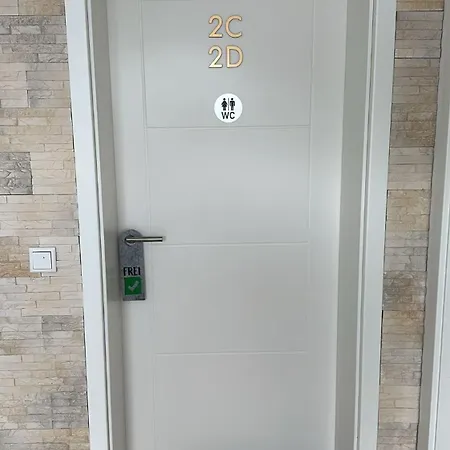 Gaestehaus 2c Oder 2d 게스트하우스 줄리흐
